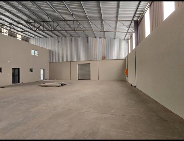 350M² WAREHOUSE TO LET IN CLEVELAND